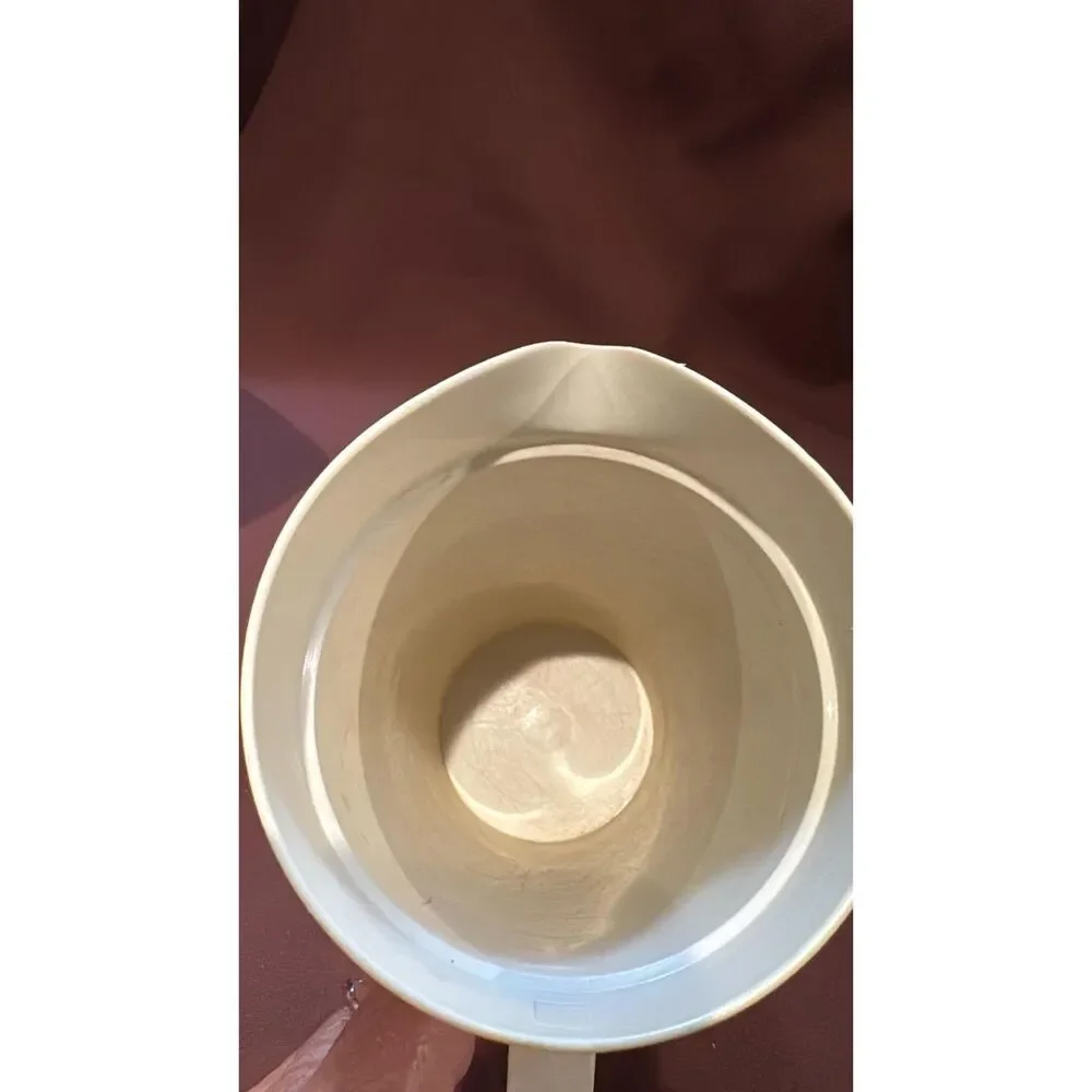 Tupperware 1-quart  Almond Pitcher  #874-8